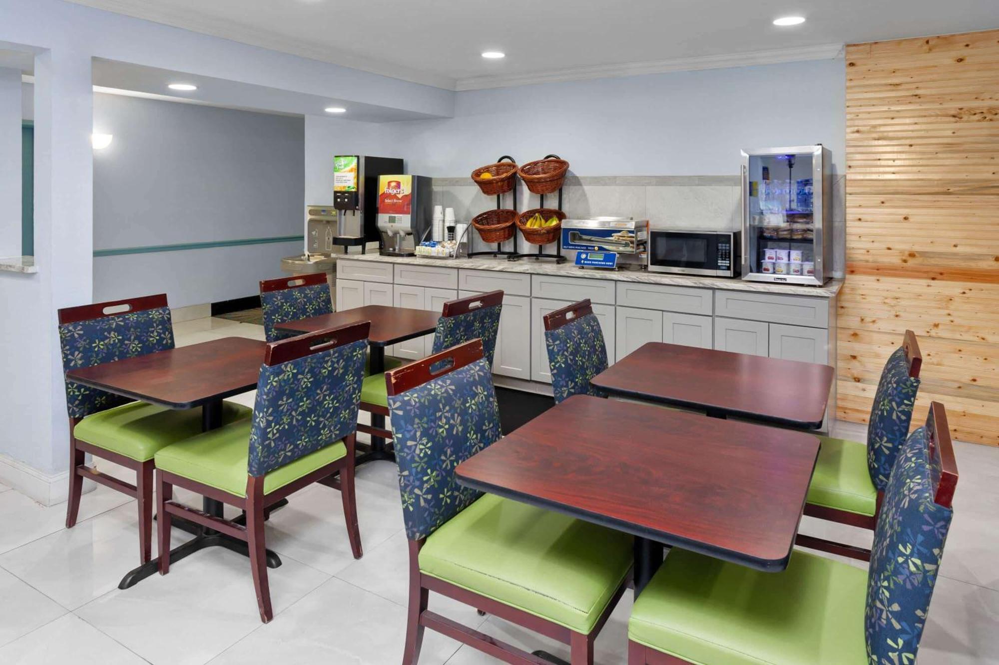 Days Inn & Suites By Wyndham Siler City Kültér fotó