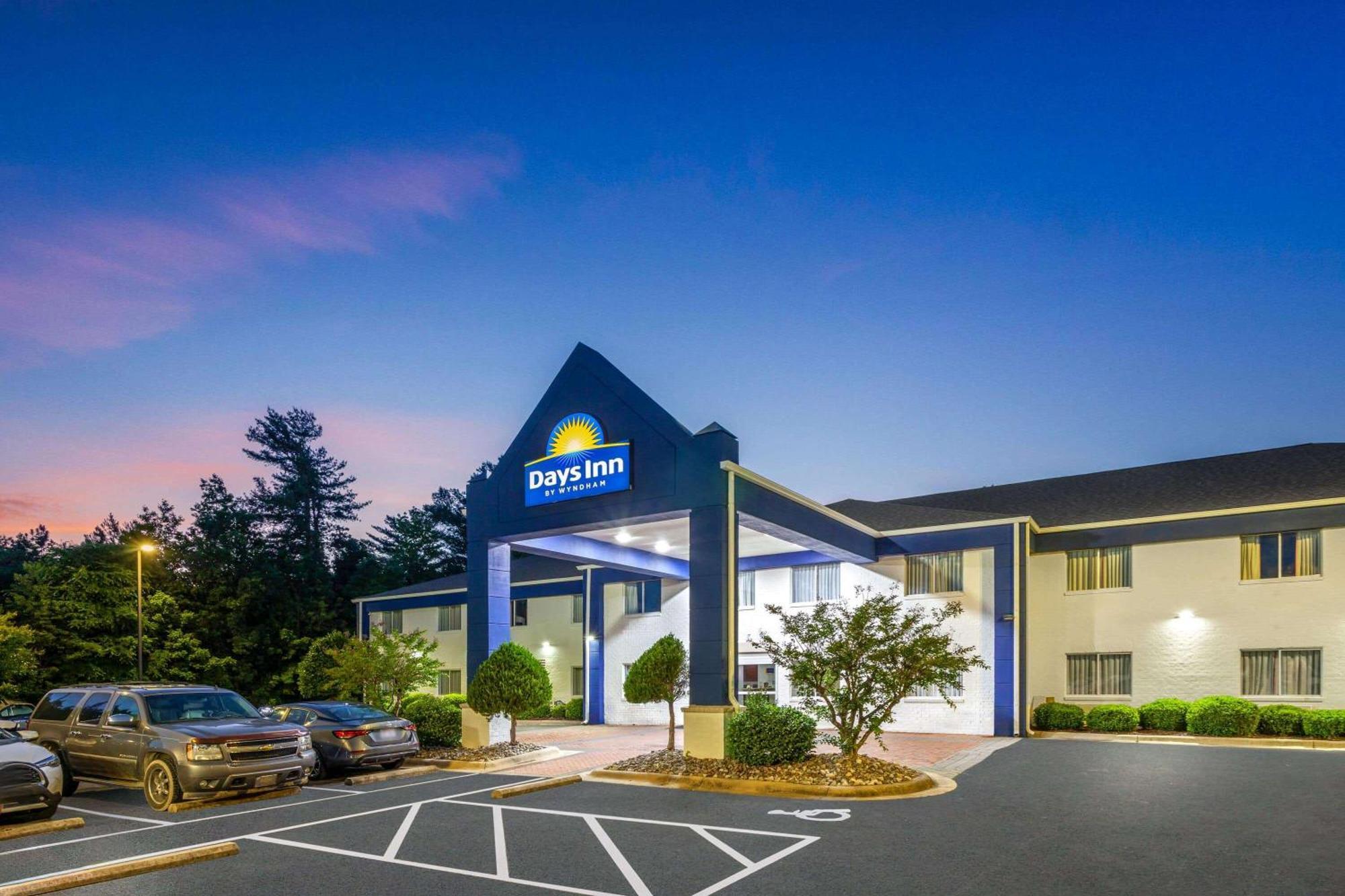 Days Inn & Suites By Wyndham Siler City Kültér fotó